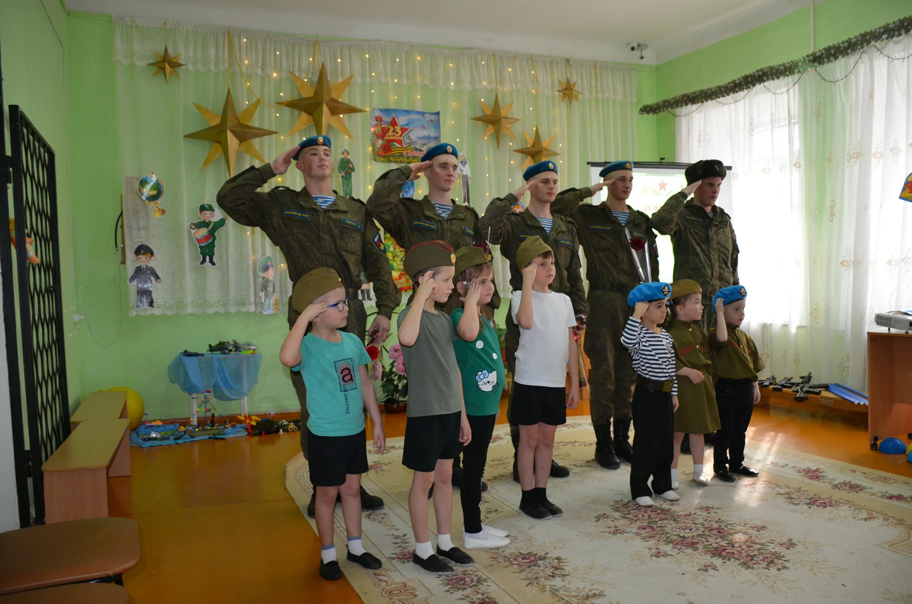 мы пока что дошколята минус. ноты песен на выпуск в детском саду. текст песни будем солдатами. мы пока что дошколята а шагаем как солдаты. мы пока что дошколята минус.