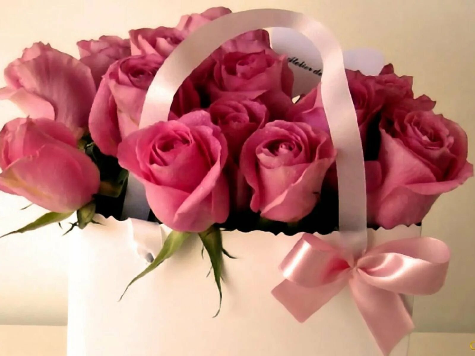 Поздравление с днем рождения женщине картинки цветы. Букет цветов «день рождение». Поздравления с днем рождения цветы. Открытки с днём рождения с цветами красивые. С днем рождения женщиг.