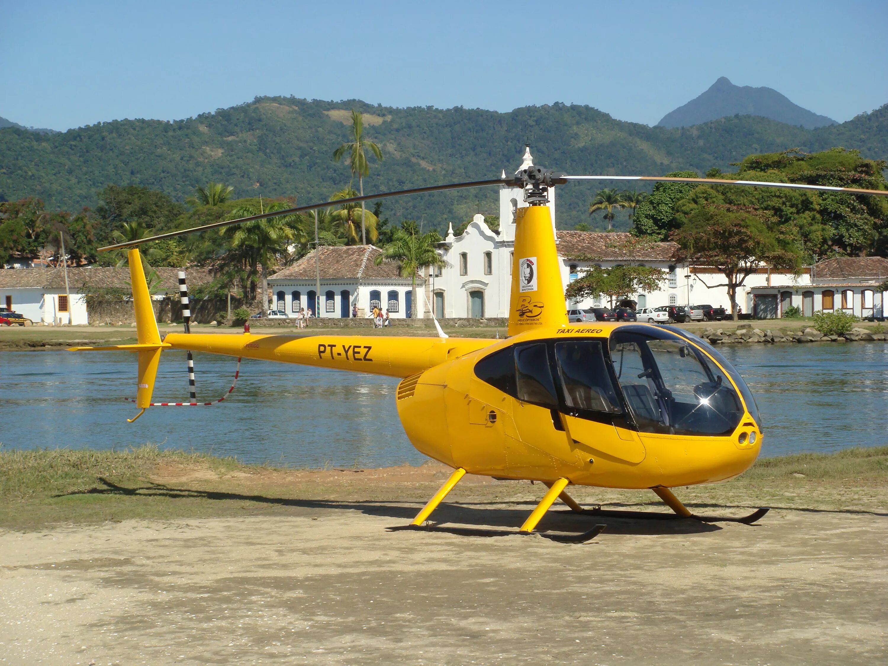 Такси вертолет москва. Robinson r44 Astro. Аэротакси вертолет. Вертолёт Robinson r44 (Raven) в Китае. Вертолет такси.