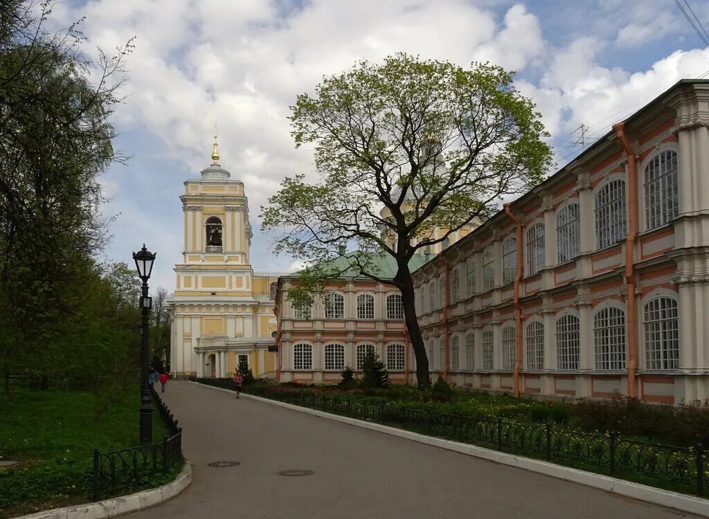 Корпуса спб. Федоровская Церковь Александро-Невской Лавры. Александро Невская Лавра Духовской корпус. Александро-Невская Лавра, набережная реки Монастырки, 1. Духовской корпус Александро-Невской Лавры Александро-Невская Лавра.