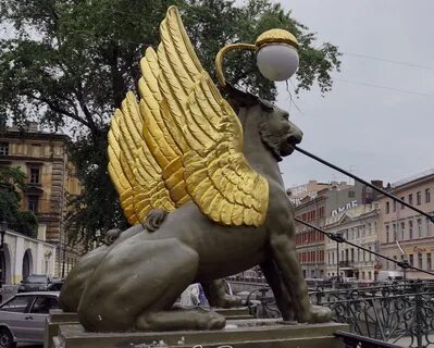 Мост с львами с золотыми крыльями