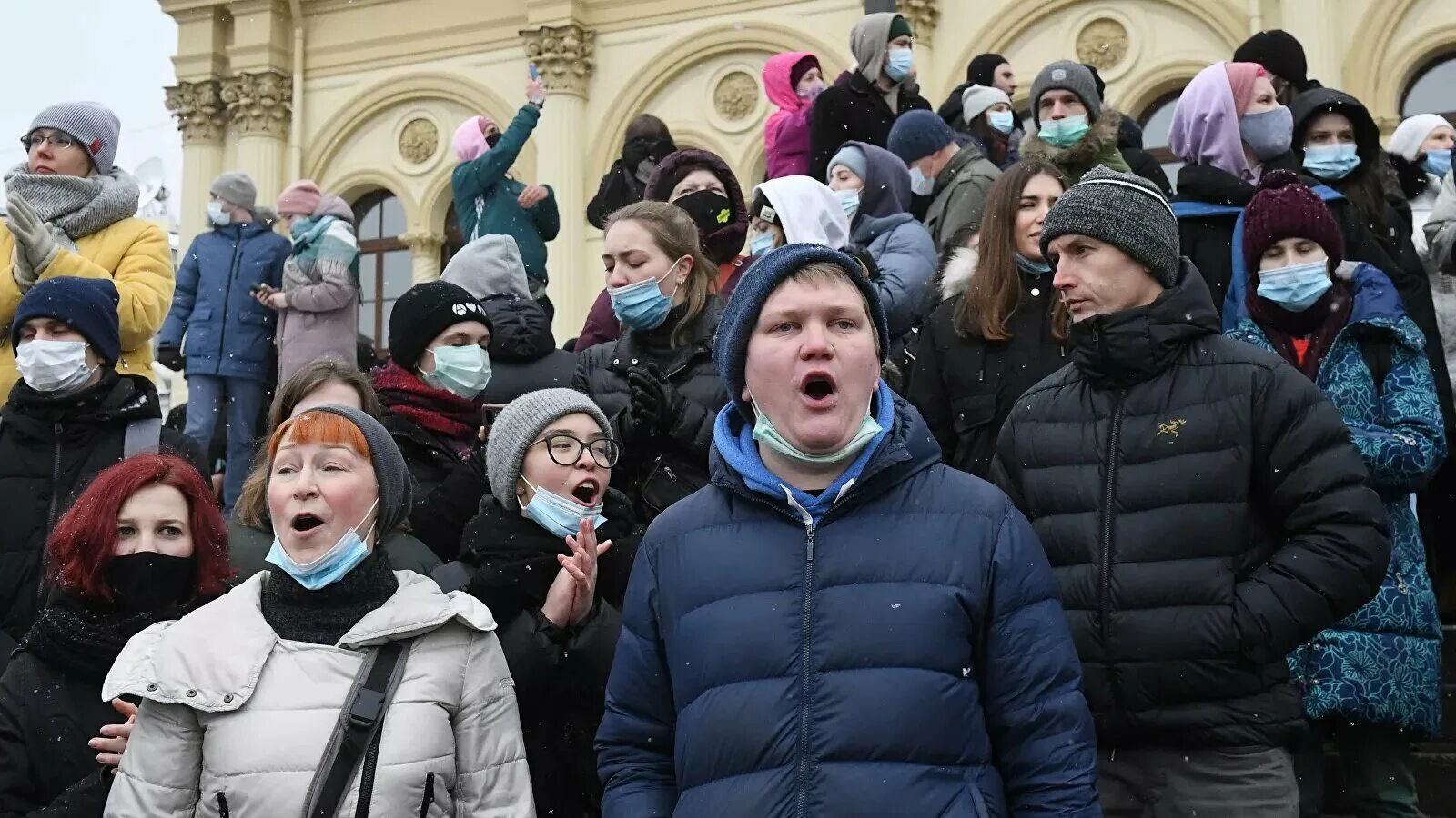 Несанкционированный митинг. Дюмин со студентами в кафе. Экспертное сообщество политологов. Панельная дискуссия. Нынешние новости.