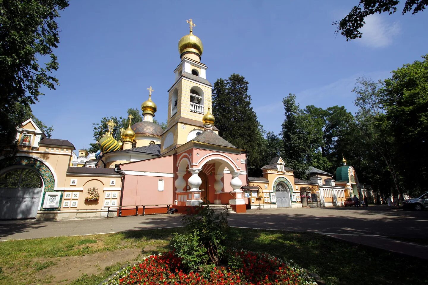 Переделкино сейчас. Патриаршее подворье в переделкино 2022. Городок писателей переделкино. Новопеределкино усадьба. Переделкино дачи писателей.
