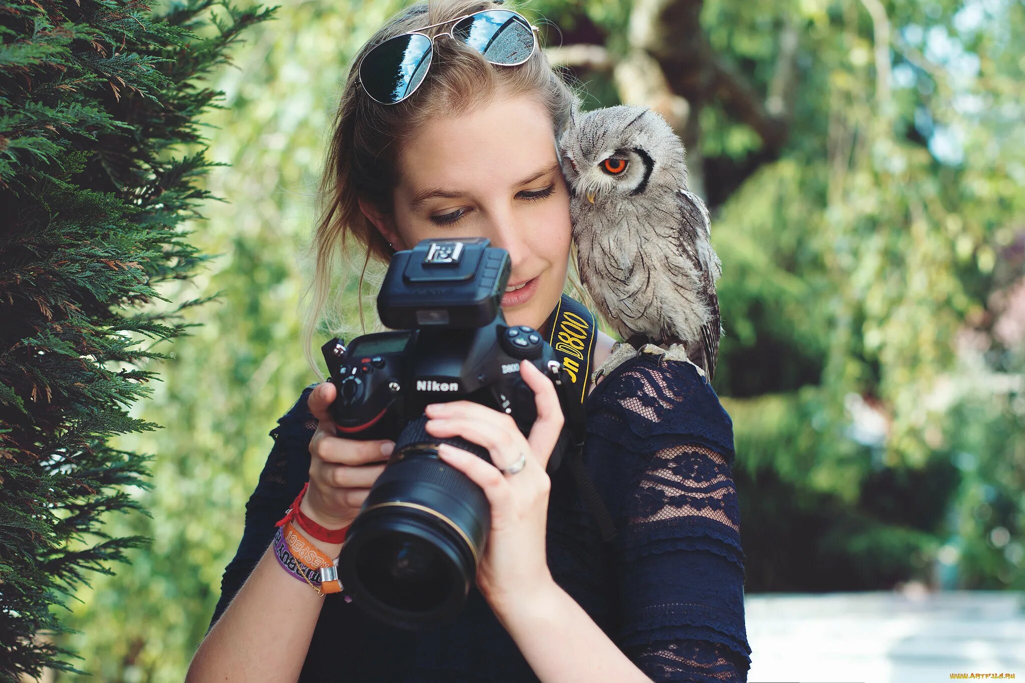 Ждана фотограф. Девушка с фотокамерой. Девочка с фотоаппаратом. Девушка фотограф. Красивая девушка с фотоаппаратом.