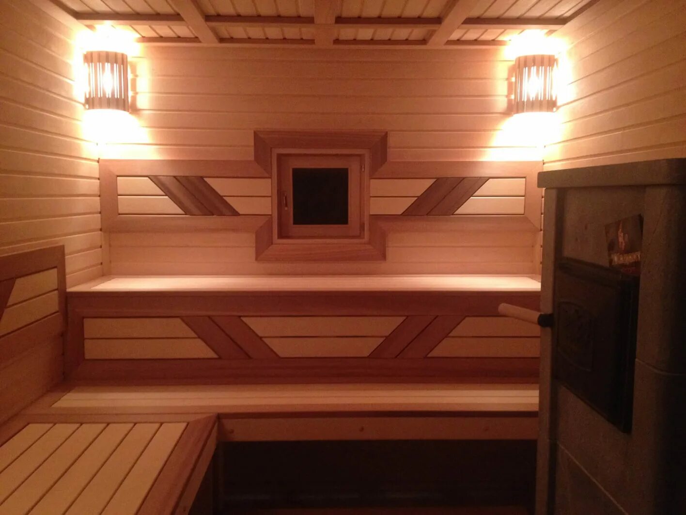Полки в бане. Угловой полок в бане. Полоки в бане. Фото полков. Полог в парилке 2х2.