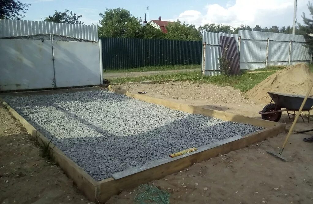 Как залить под навесом