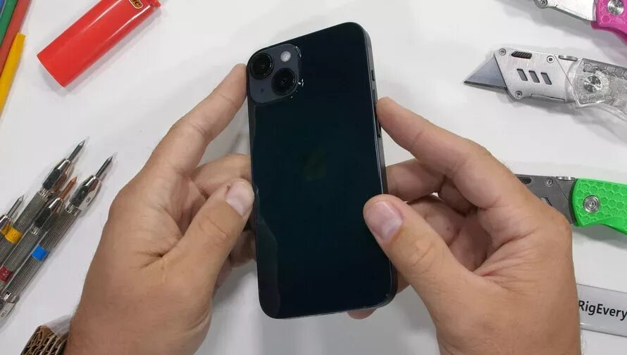 Прочность айфона. Прочность айфона. Прочность айфона. Iphone 14 pro max. Сломанный iphone 14.