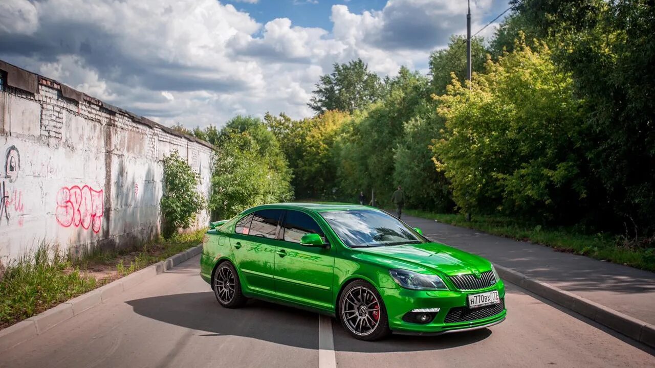 Skoda octavia rs stage 3. Octavia rs зеленая а6. octavia rs candy green.