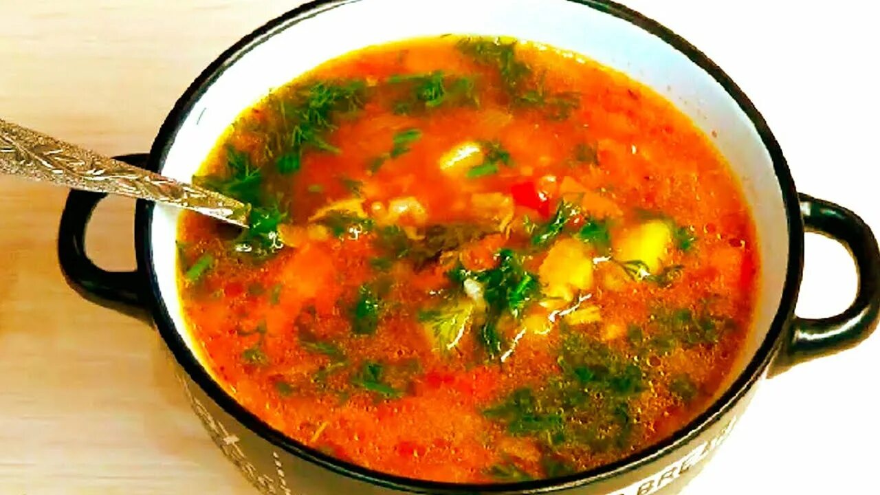 Из какой консервы варят рыбный суп. Вкусный суп из рыбных консервов. Суп с консервированной рыбой. Суп из консервированного лосося. Суп из рыбных консервов с вермишелью.