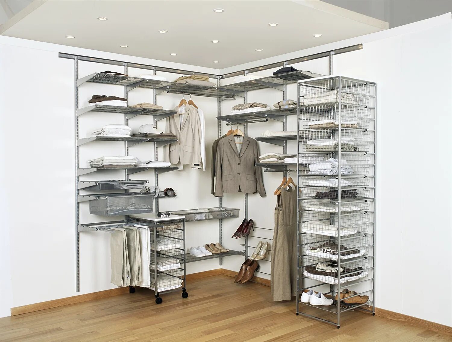 Гардеробная система cadro. Система найди. Сетчатое наполнение найди. Оборудование для гардеробной комнаты. Металлические полки для шкафа купе.