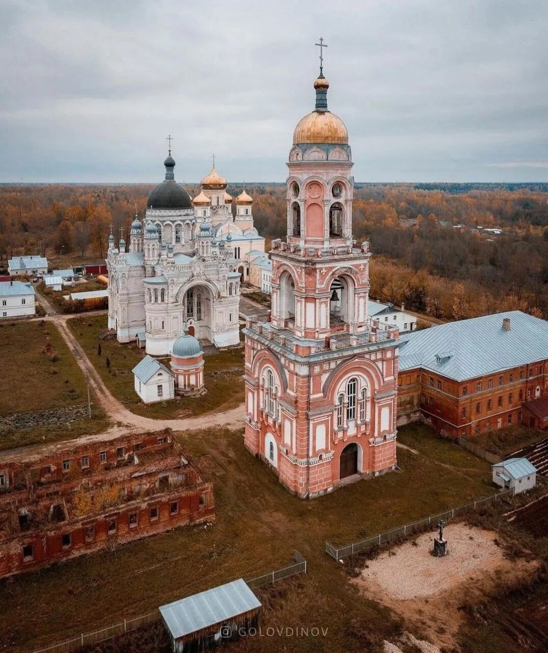 Монастыри тверской области фото. Казанский монастырь Вышний волочёк. Вышневолоцкий Казанский женский монастырь. Монастырь Вышний Волочек Тверская область. Вышний Волочек монастырь Казанской Божьей матери.