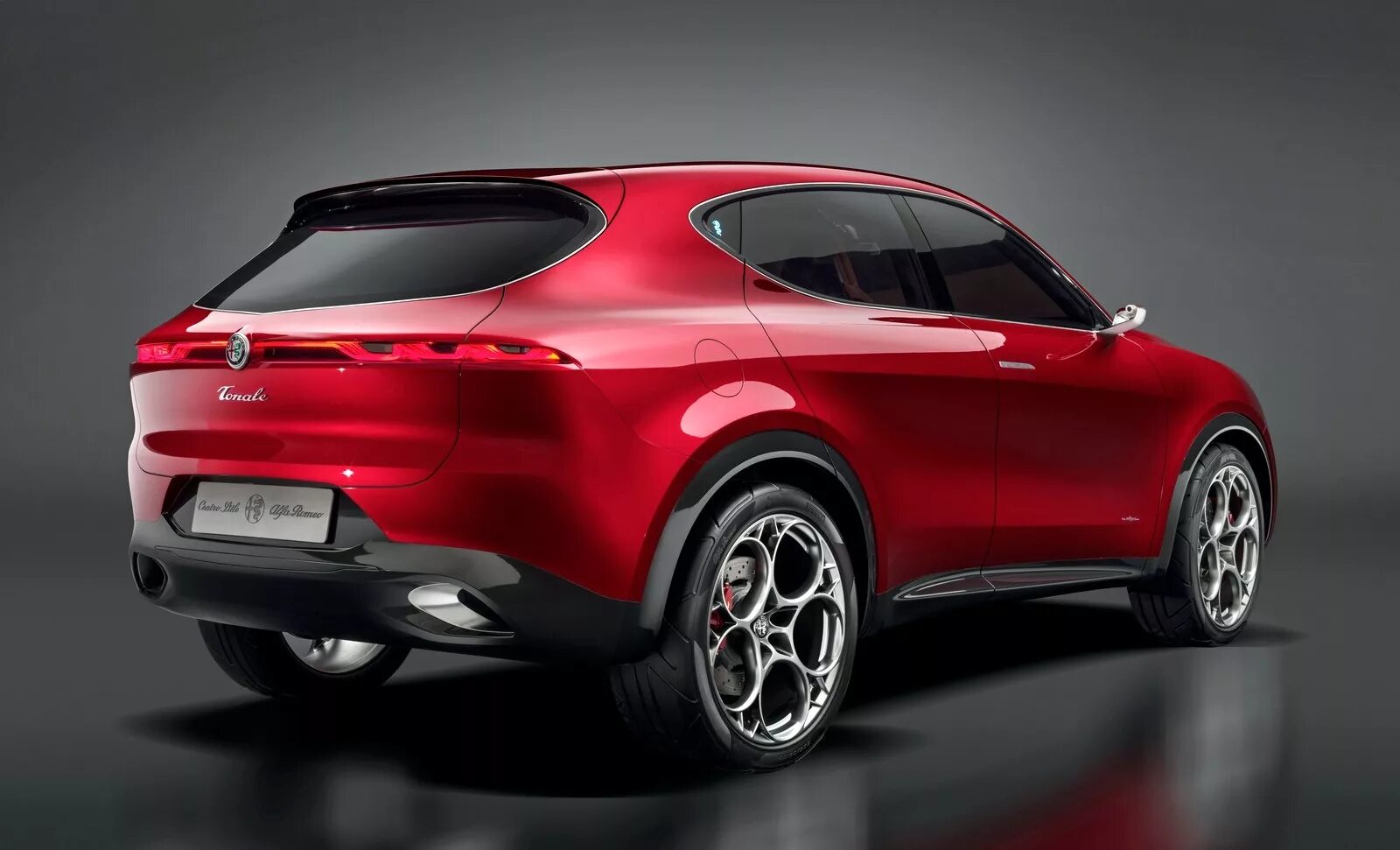 Модели альфа ромео. Альфа Ромео Tonale 2021. Alfa Romeo Tonale 2022. Новый кроссовер Альфа Ромео Тонале. Alfa Romeo 2021 Модельный ряд.