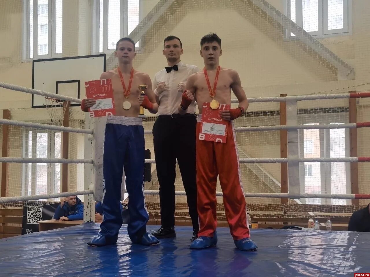 Кикбоксеры тверь. Никита бобров тверь. Кикбоксер васильев кирилл тверь. Президент федерации кикбоксинга тверь. Кикбоксинг тверь пролетарка.