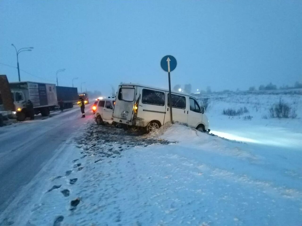 Попасть четверо. Авария в Тверской области на трассе м 9. ДТП м9 Тверская область. Авария на м9 вчера в Тверской области. Авария на трассе м9 сегодня в Тверской области.