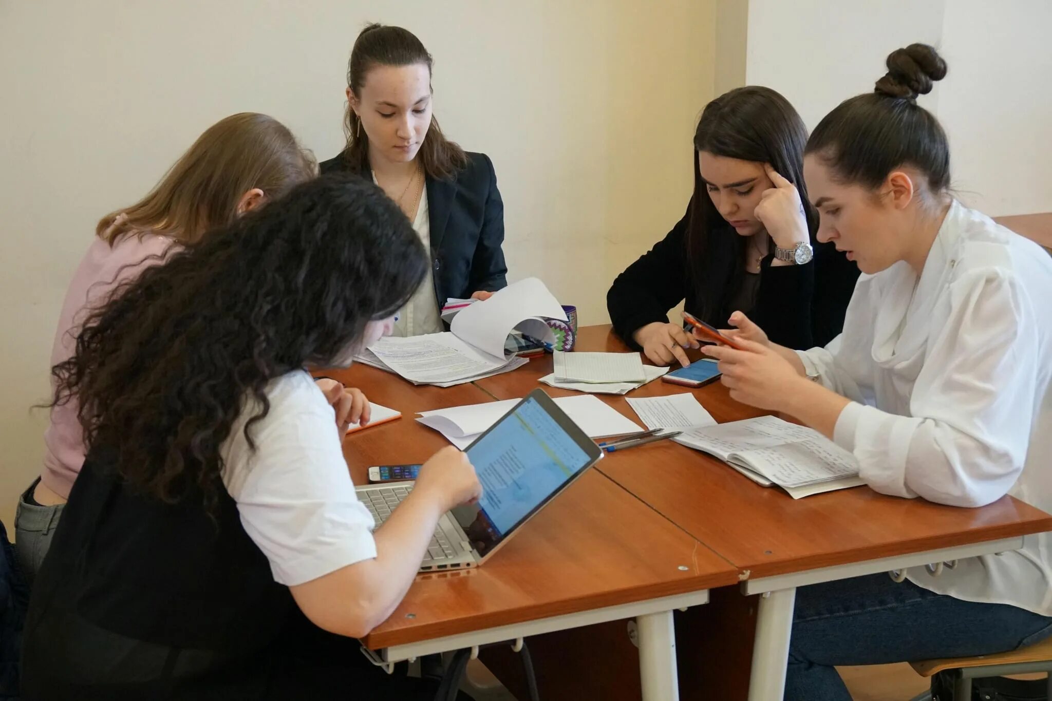 День аспиранта. Вгу юридический факультет воронеж. Студенты саратова. Воронежский государственный университет юридический факультет. Судебный процесс фото.