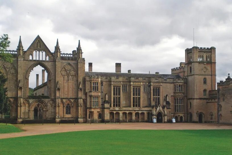 Ньюстедское аббатство байрон. Ньюстед эбби поместье байрона. Кембридж поместье уимпл. Швейцарская вилла лорда байрона. Дом байрона.