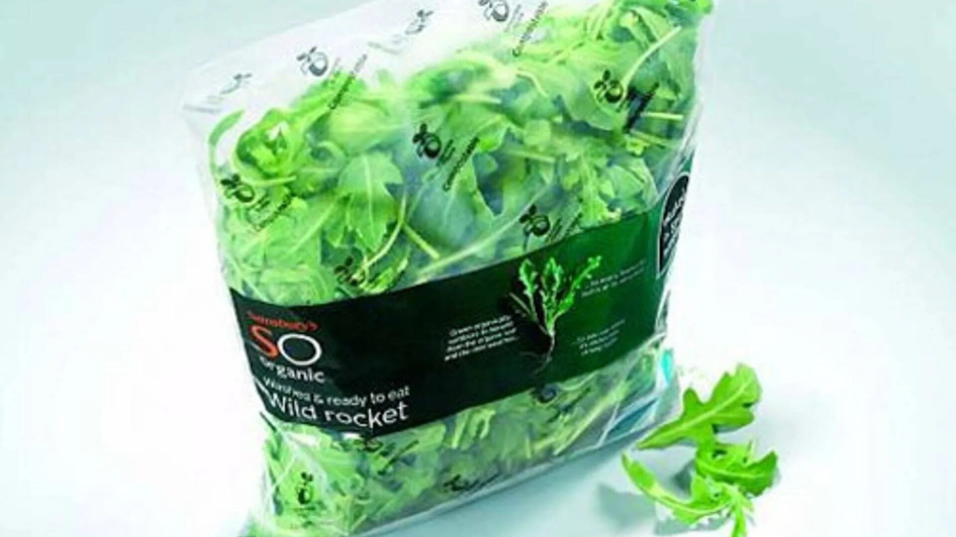 Салат пачкой. Руккола мангольд Мизуна. Упаковка для зелени. Зелень в пакете. Салат в упаковке.