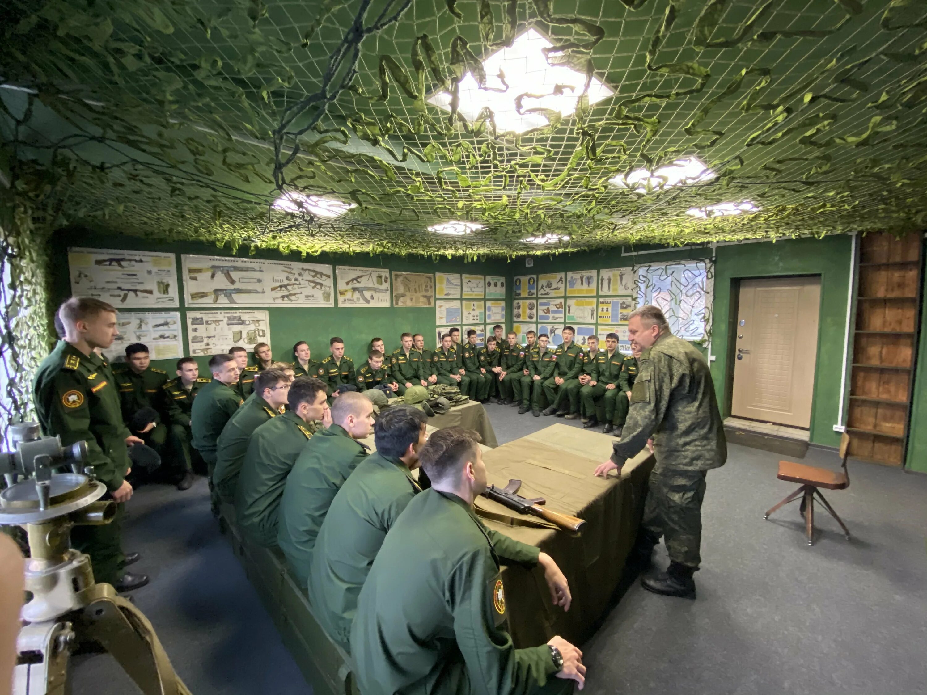 Военное помещение. Армия помещение. Комнаты военнослужащих. Армейская комната. Работа военкомата красногорск