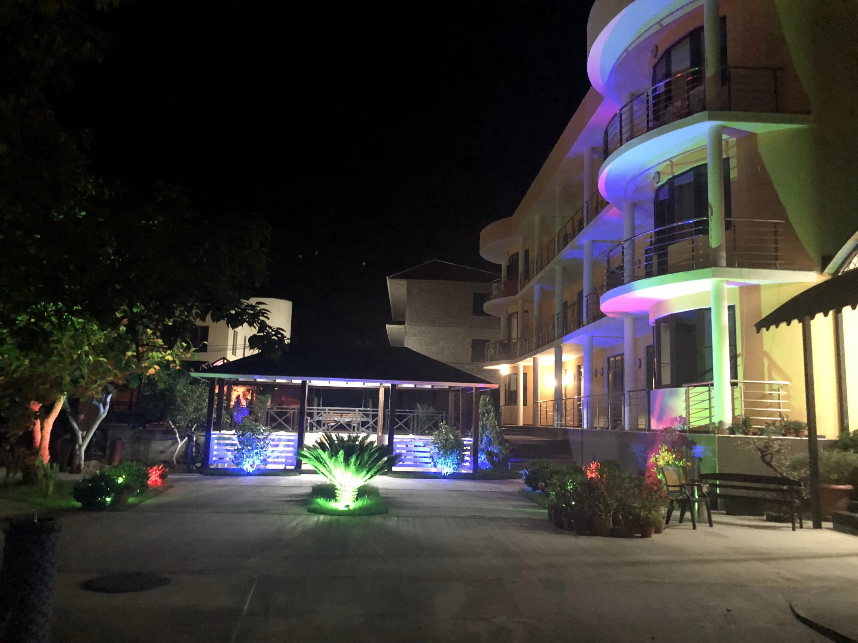 Речная 30 лдзаа. Гостевой дом данелян лдзаа. Пицунда речная 26 гостевой дом данелян. Гостевой дом данелян лдзаа абхазия. Гостевой дом данелян лдзаа.