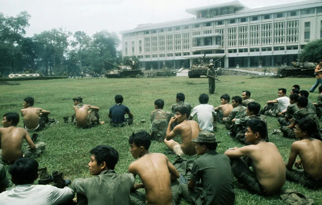 Вьетнамская армия в Сайгоне 1975. Сайгон 30 апреля 1975. Sang 30