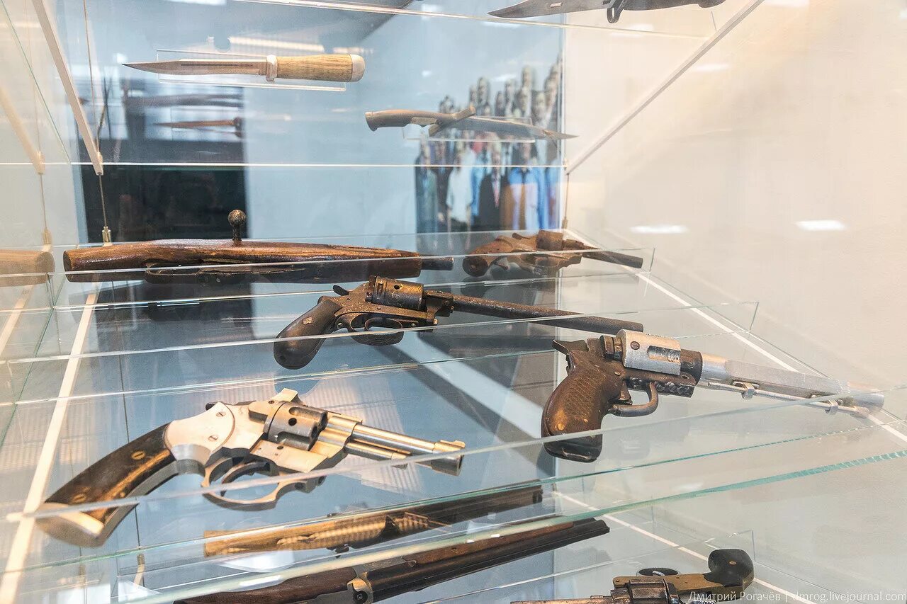музей оружия в санкт-петербурге. экспозиции музея артиллерии спб. оружейный музей в санкт петербурге. зал калашникова в артиллерийском музее. артиллерийский музей оружия.