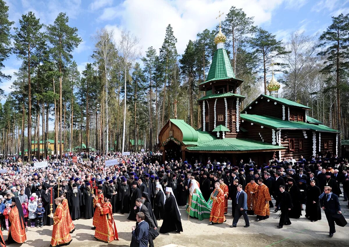 Монастырь святых Царственных страстотерпцев в Екатеринбурге. Монастырь Царственных страстотерпцев в Ганиной яме. Храм Ганина яма Екатеринбург. Царственные страстотерпцы Екатеринбург монастырь.