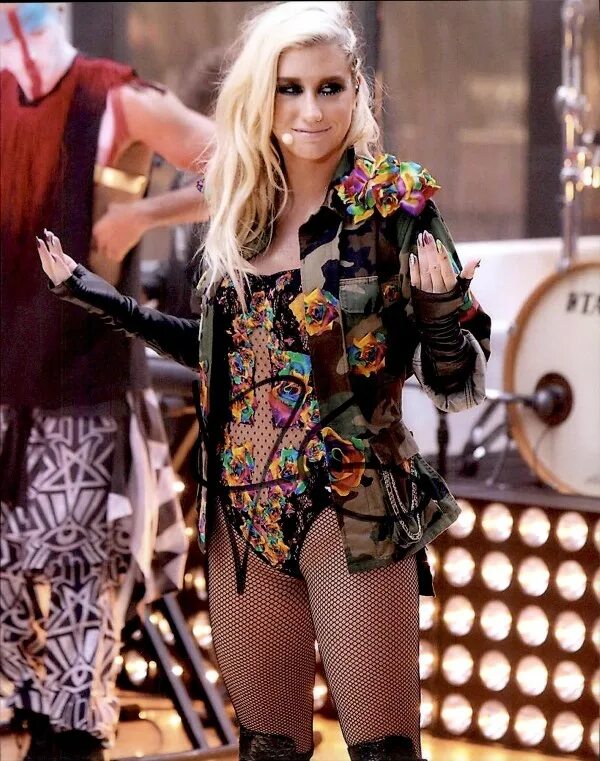 Время кеша. Kesha singer. kesha певица толстая. кеша певица 2025. kesha певица рост.