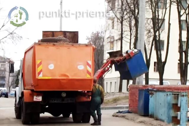 Знаки на мусоровозах. Наклейки на мусоровоз. Надписи на мусоровозах. Мусоровоз захват для бака.