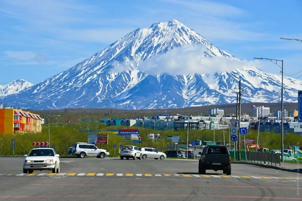 Время в петропавловске камчатском погода. Время в петропавловске камчатском погода. Камчатка климат по месяцам. Достопримечательности камчатки петропавловск-камчатский. Петропавловск-камчатский вулкан.