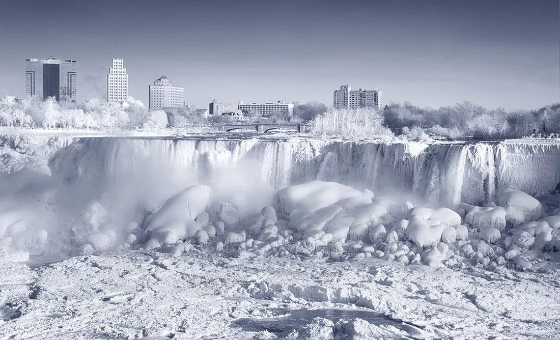 Весь город начал замерзать название. Ниагарский водопад 2022. Замерзший Ниагарский водопад США. Ниагарский водопад замерз. Ниагарский водопад зимой.