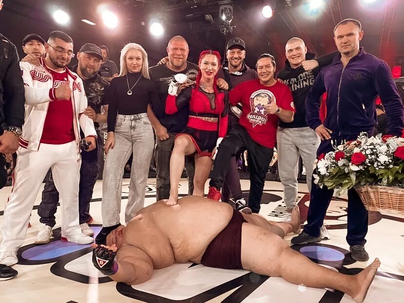 Иван ржевский боец. Дарина маздюк боец. Дарина маздюк бои. Гриша полное тв против 3 девушек. Дарина маздюк боец.