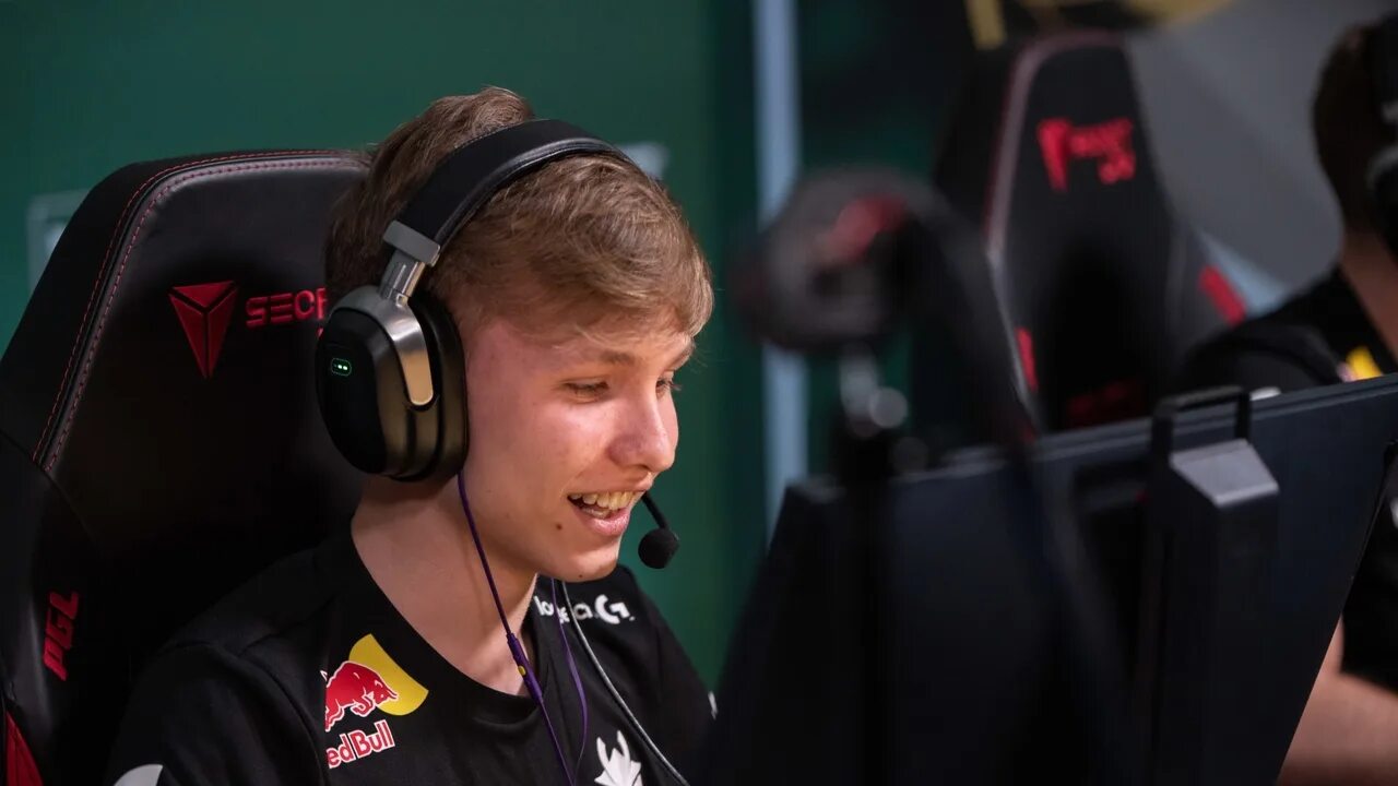 M0nesy cloud9. Киберспорт navi s1mple. m0nesy g2. s1mple 2025.