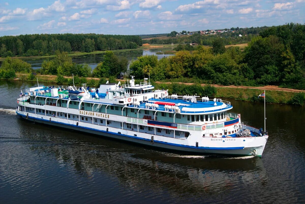 круиз теплоход река. речной круиз теплоход нижний новгород. речной круизный теплоход ленин. круизный теплоход золотое кольцо. водоход теплоход ленин круизы.