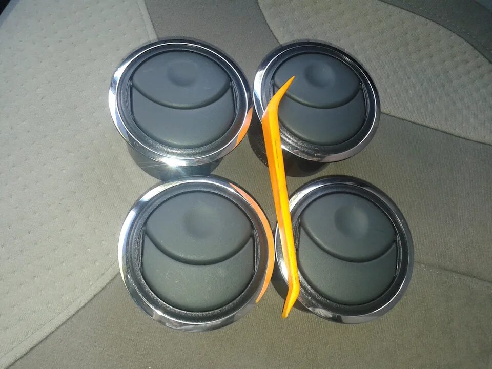 Дефлектор логан 2. Дефлектор воздуховода renault logan 2. дефлектор воздуховода renault duster. рено сандеро 2 дефлекторы воздуховодов. дефлектор вентиляции рено дастер.