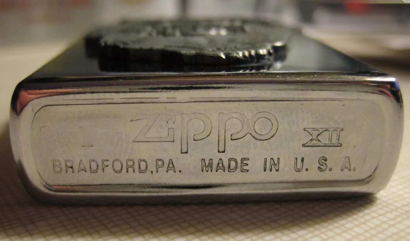 Как отличить zippo. Зажигалка зиппо a22149. Зажигалка Zippo 1996 года. Zippo зажигалка 1996 год дно. Штампы зиппо 1996 года.
