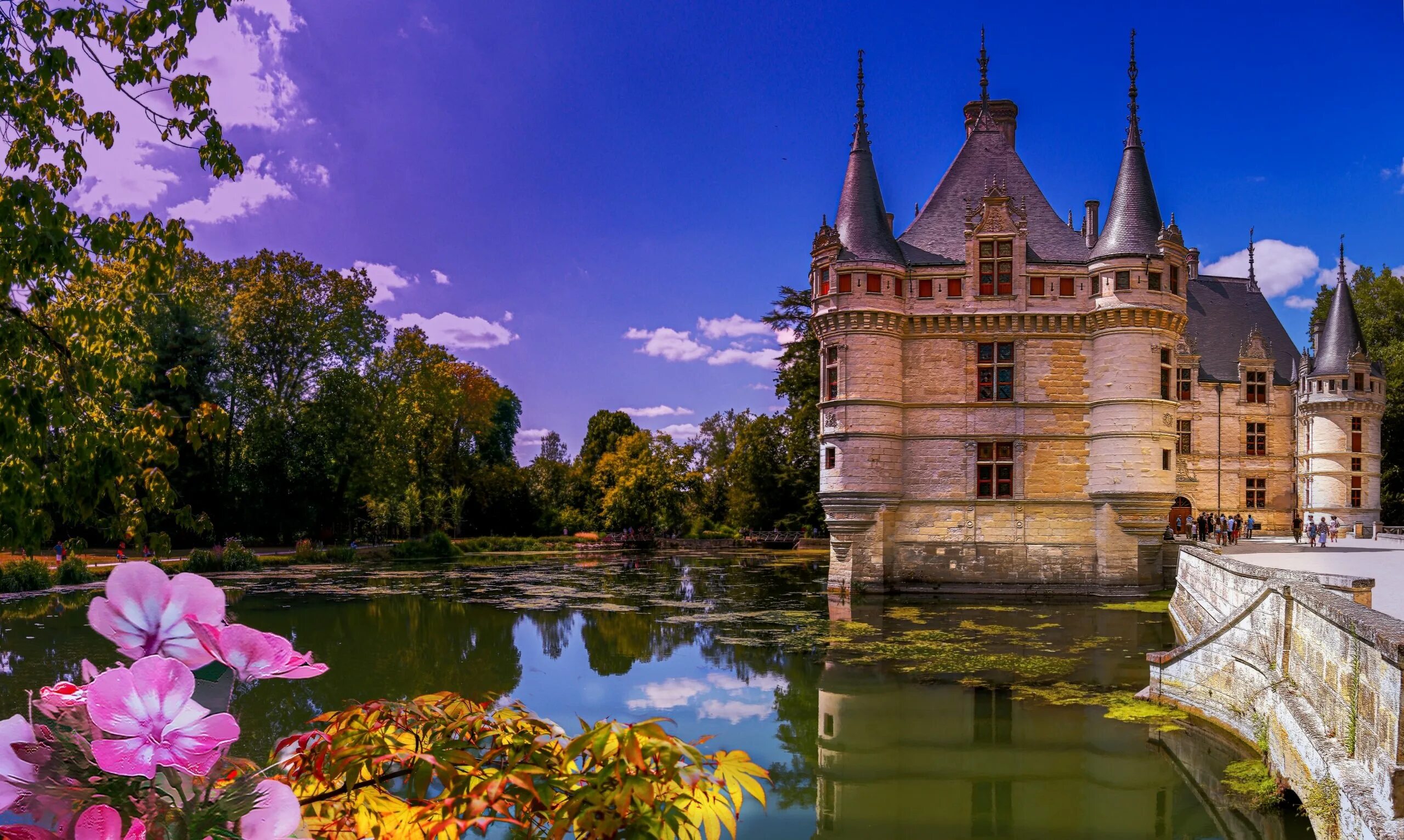 Замок на рабочий стол. Замок АЗЕ-Ле-Ридо Франция. Замок Шенонсо. Замки Луары Шамбор. Замок АЗЕ-Ле-Ридо. Франция средневековье.