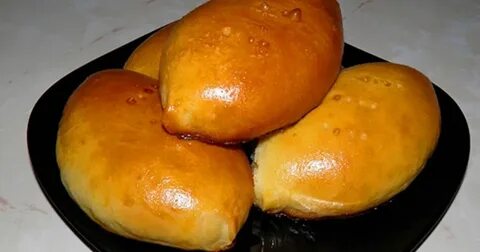Дрожжевые пирожки в духовке с курагой