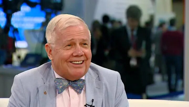 инвестор уоррен баффетт. джим роджерс и его интервью в 2021 году. известный российский инвестор. бизнесмен юрий мильнер. известные инвесторы россии фото.