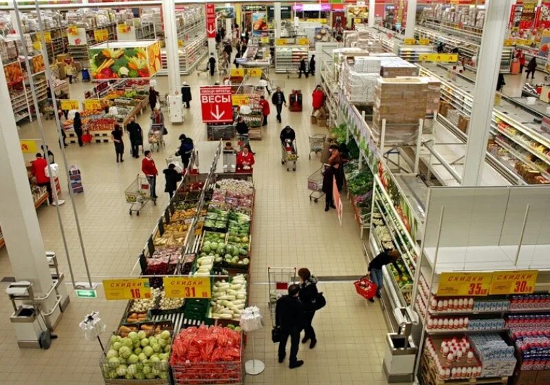 Крупные магазины россии. Большой супермаркет. Супермаркет внутри. Огромный супермаркет. Огромный продуктовый магазин.