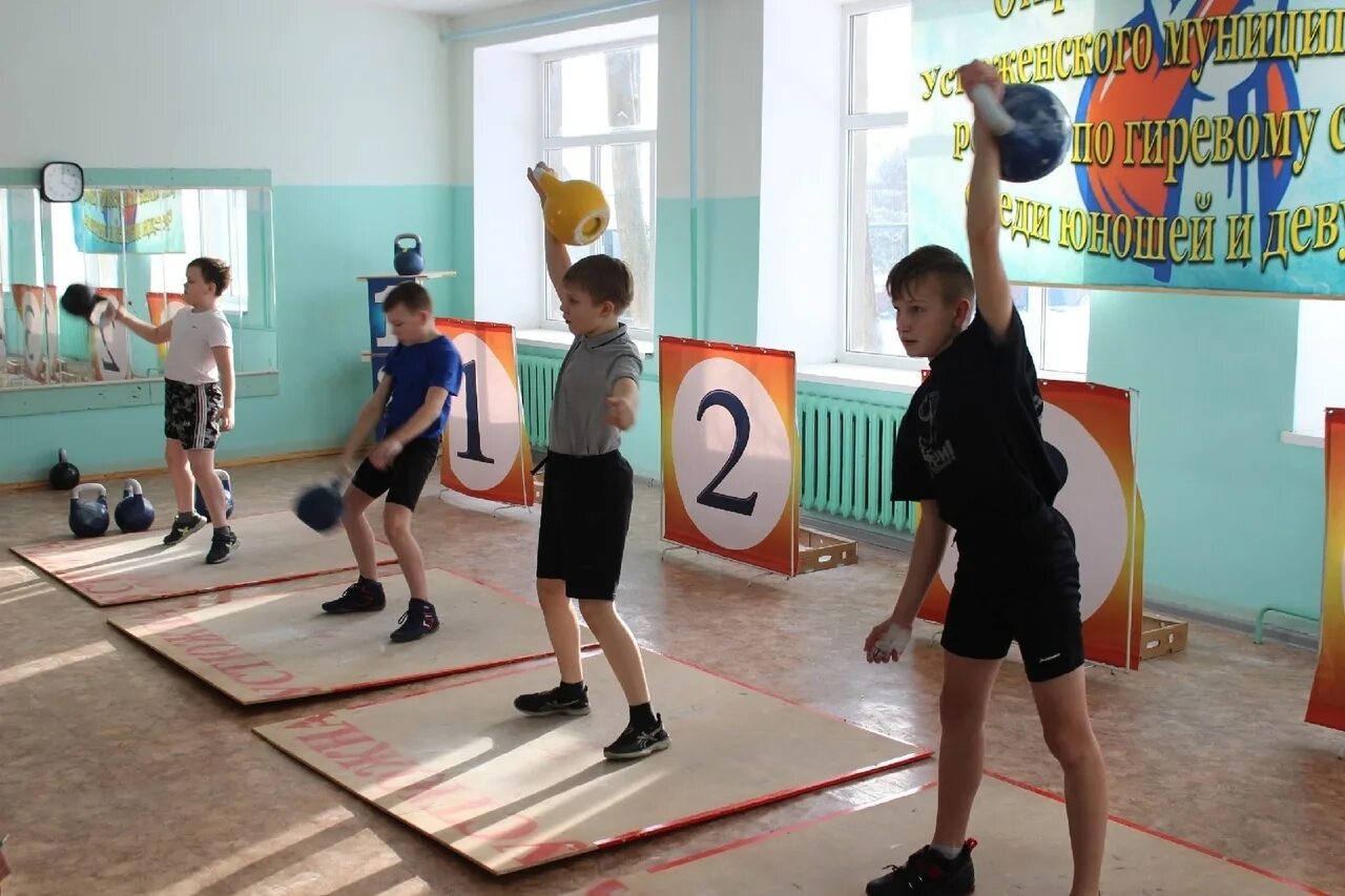 Школа 3 череповец. Школа 3 череповец. Школа 3 череповец имени а а потапова. Спортивная школа в устюженском районе. Школа 3 череповец профили.