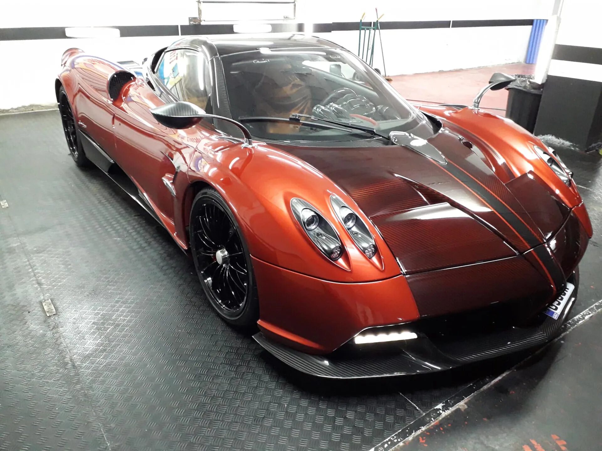 Pagani Huayra Roadster. Pagani Huayra Roadster крыша. Пагани хуяра родстер. Pagani Huayra Roadster Carbon. Зикер машина купить