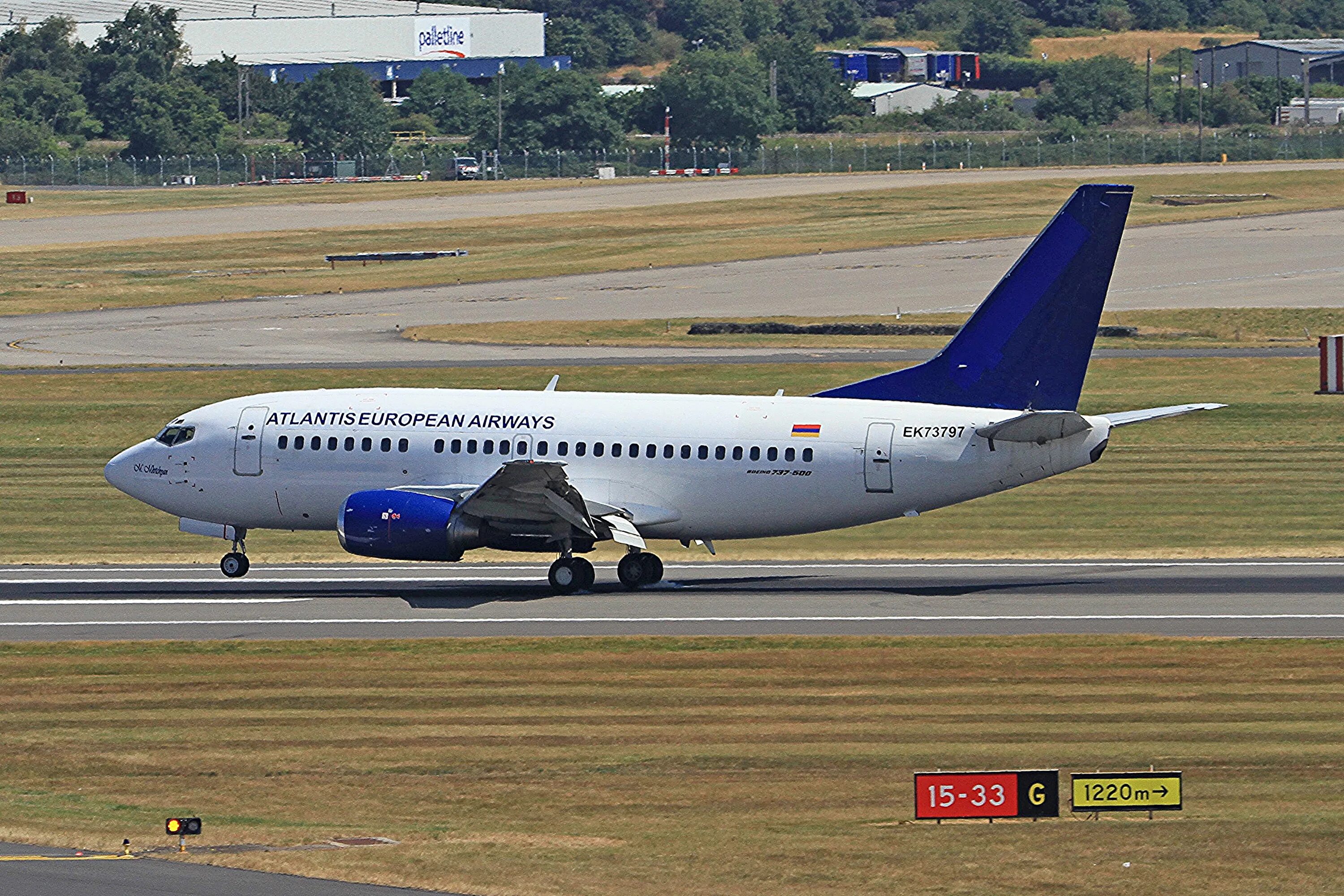 Боинг 737 Armenia Airways. Авиакомпания Армения Boeing 737-500. Армения авиакомпания Боинг 737 500. Atlantis Armenian Airlines. Формат ек