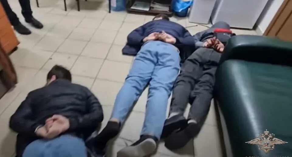 Мигранты и полиция. Задержать иностранца. Задержать иностранца. Мигранты мвд. Казахстан новости.