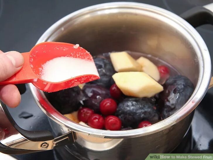 Stew Fruit. Компот при гв. Компот для кормящей мамы. Отварные ягоды под прессом. Компоты кормящей маме