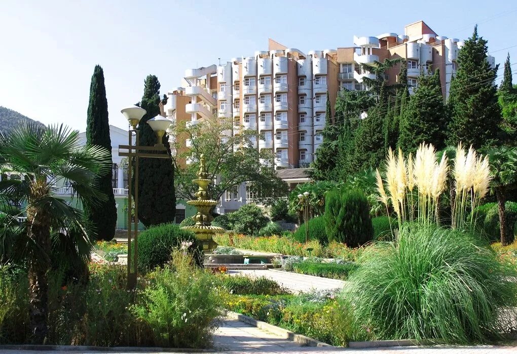 Алушта, крым. Город алушта санаторий алушта. Алушта санаторий алушта. Крымский санаторий алушта. Санаторий алуштинский в алуште.