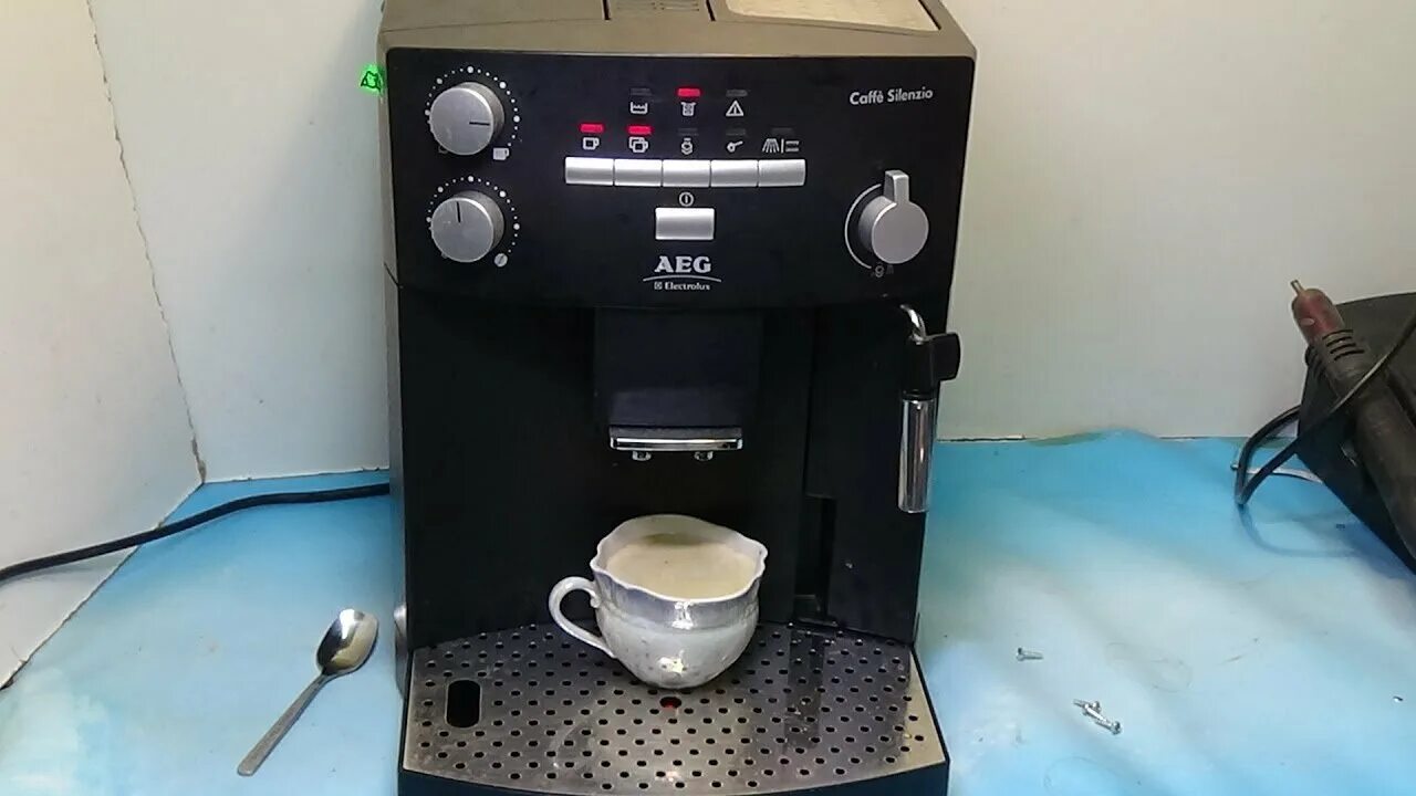 Ремонт кофемашин aeg. Aeg electrolux кофемашина eea250. кофемашина aeg pe 8039m. кофемашина electrolux aeg caffe silenzio.