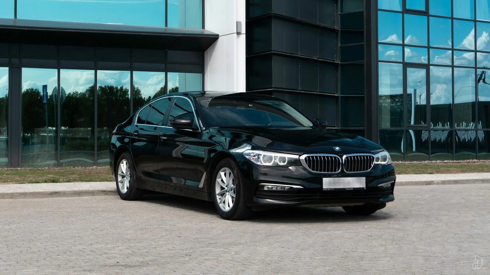 Прокат bmw. Rent BMW 520. BMW аренда. Водитель БМВ 520i приколы. БМВ аренда.