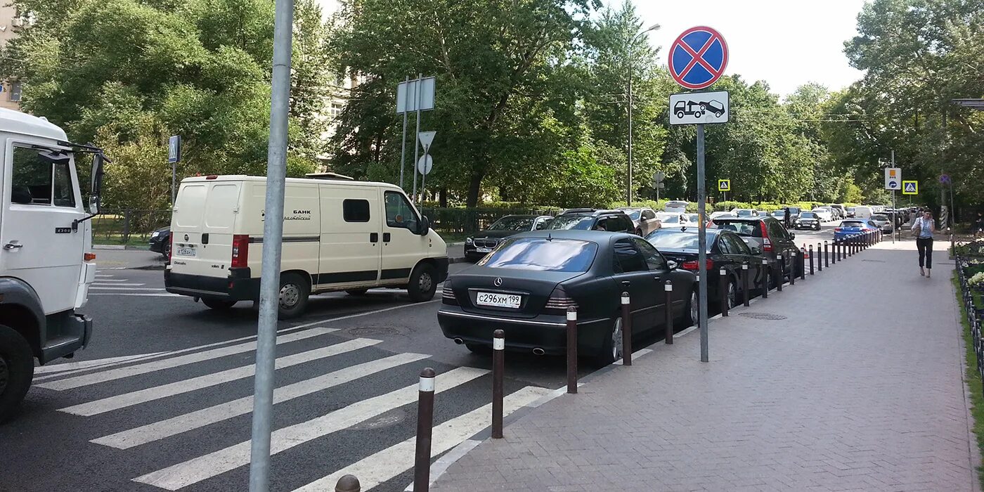 Парковка транспортных средств. Нарушения правил остановки и стоянки. Парковка под знаком. Нарушение правил парковки и стоянки транспортных средств. Нарушить останавливаться