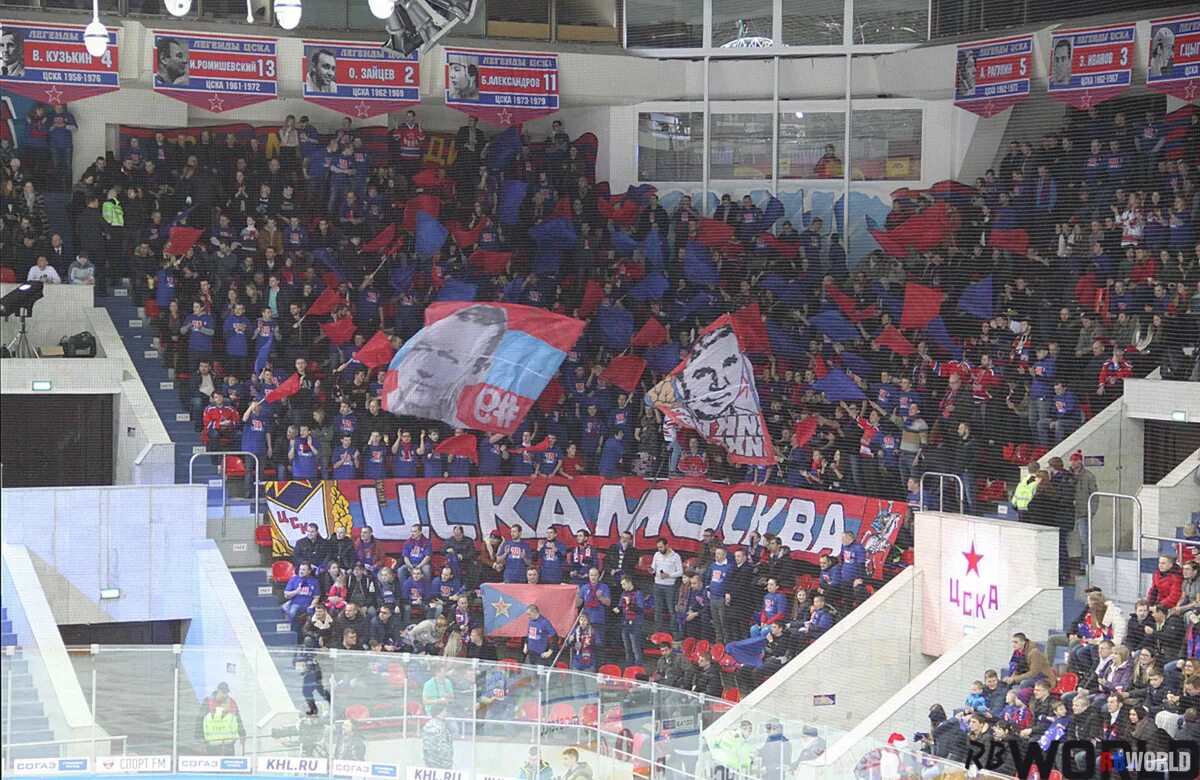Болельщицы хк цска. Болельщики хк цска. Болельщики цска хоккей. Болельщики хк цска. Болельщики цска хоккей.