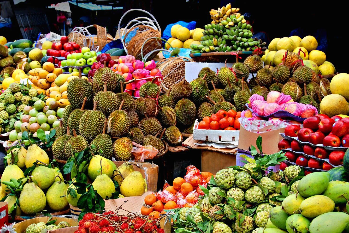Фруктовый рынок в Паттайе. Экзотические фрукты из Тайланда и Вьетнама. Тайланд рынок фрукты. Куала Лумпур фрукты. Экзотические товары